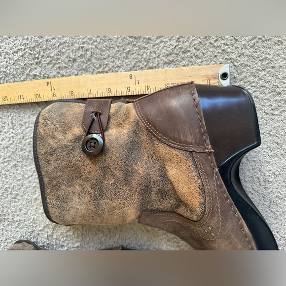 Danskin Brown Leather Shearling Lined Mid-Calf Boots with Rivets & stitch detail - Picture 9 of 13